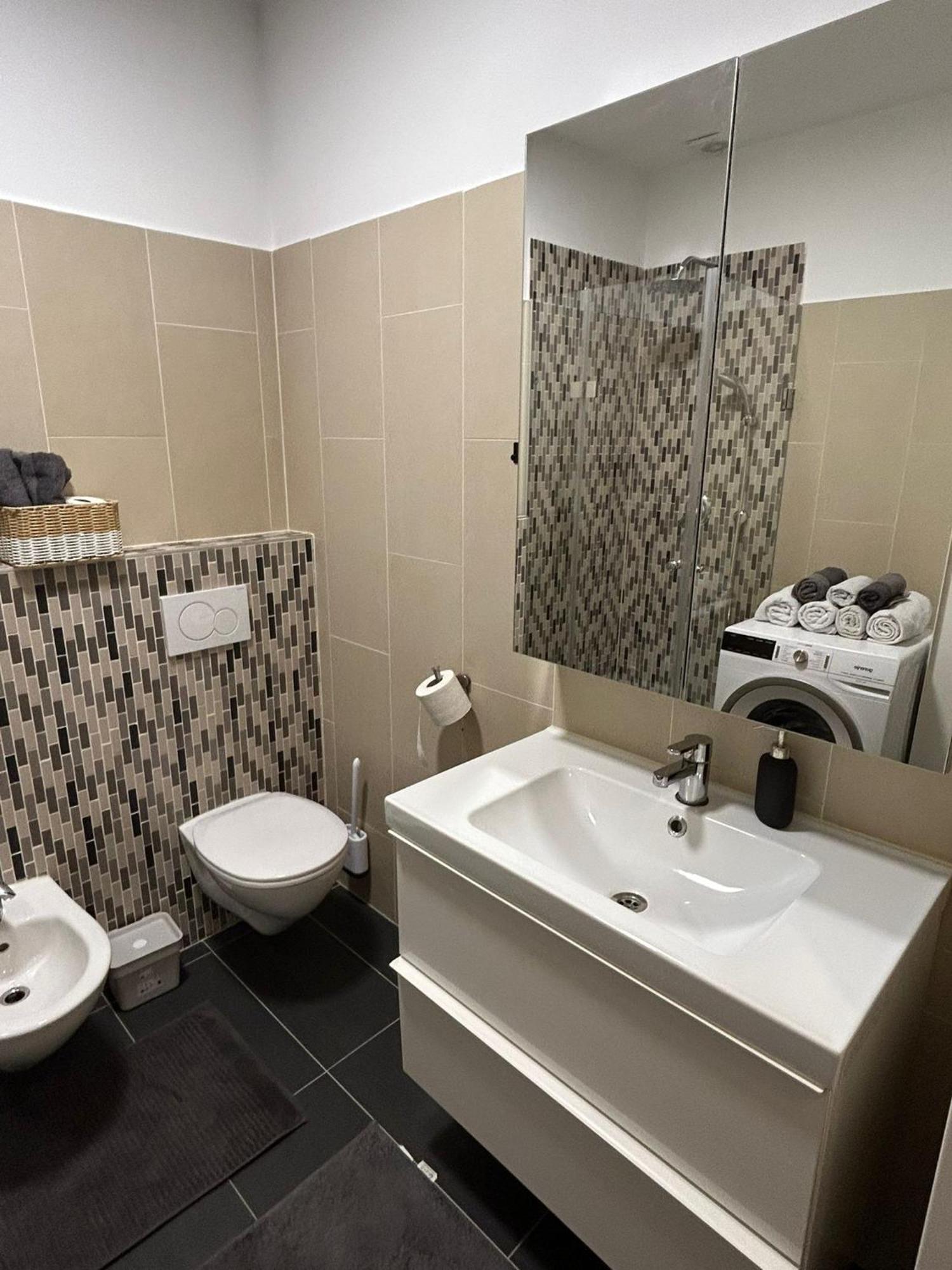 Favoriten Apartments Вена Экстерьер фото